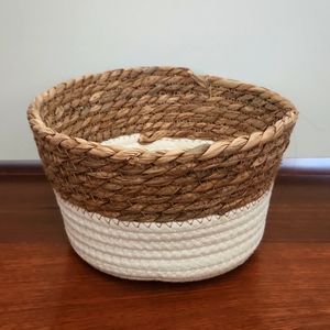 Brown/tan and white braided/woven 6" basket. One size.